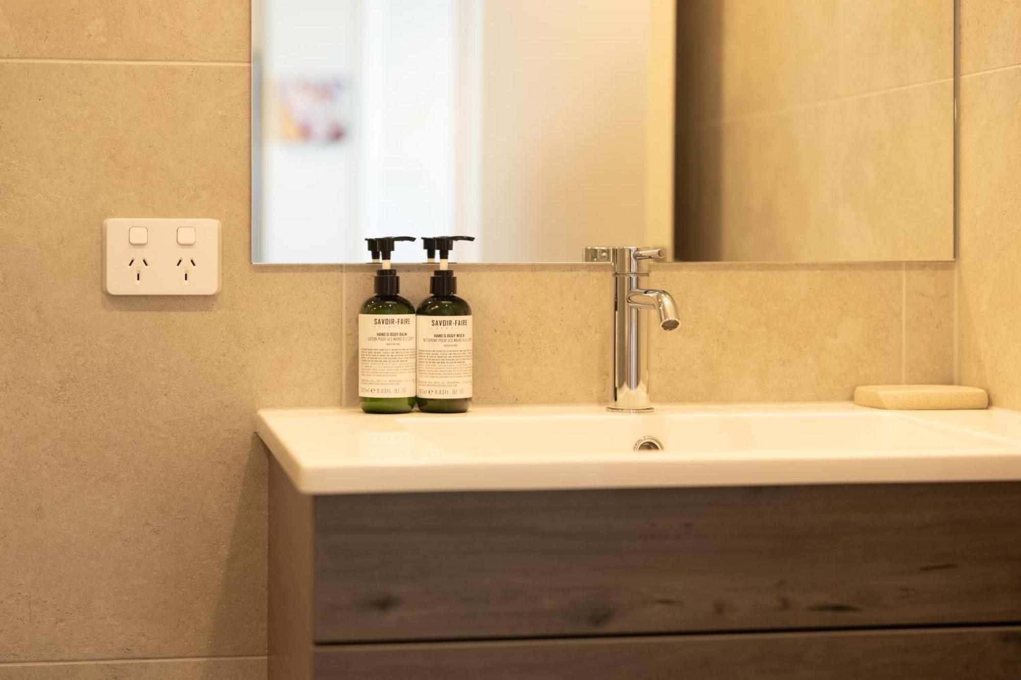 Luxury 2 Bedroom Cbd Apartment With Free Parking ไครสต์เชิร์ช ภายนอก รูปภาพ