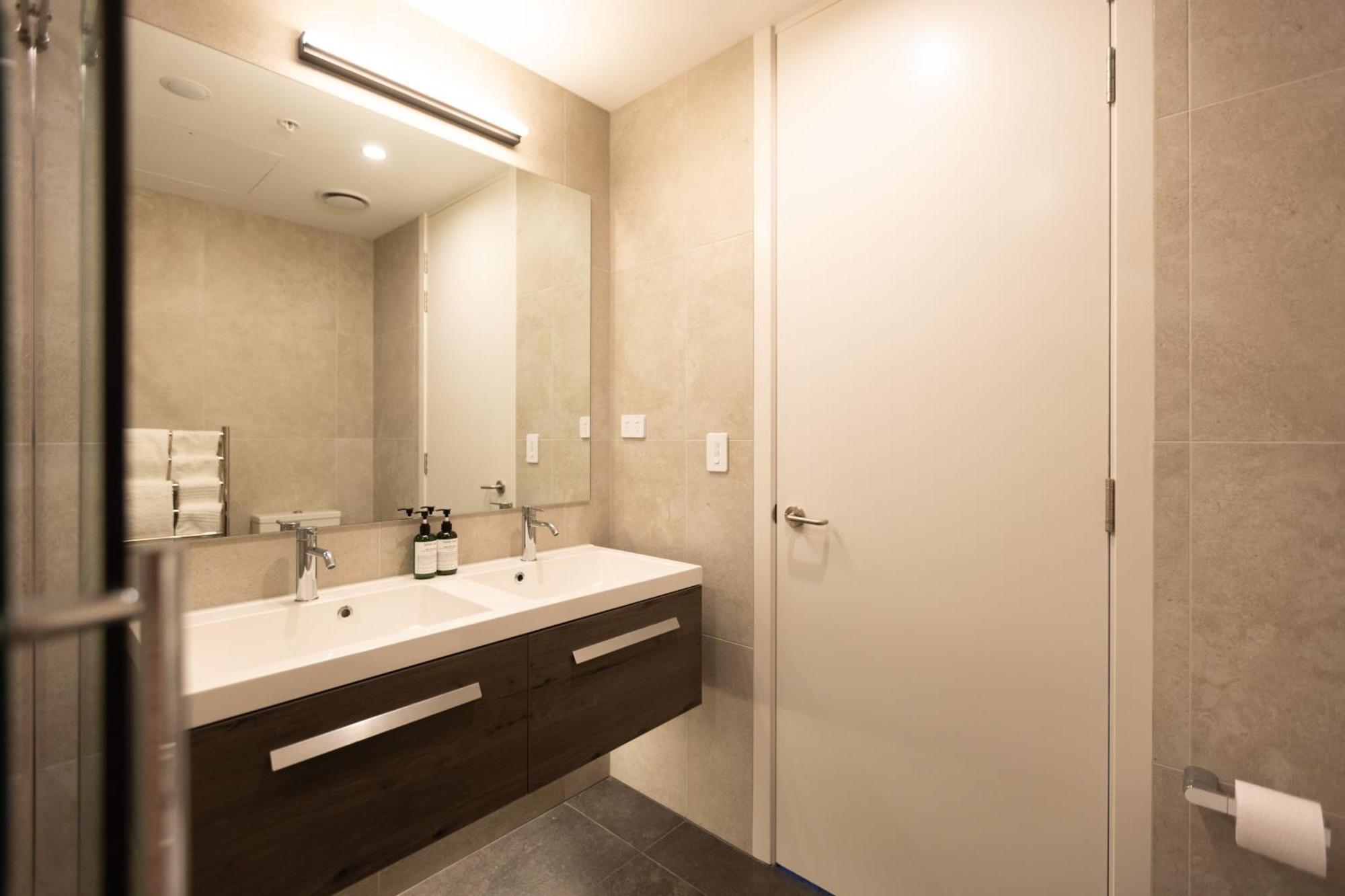 Luxury 2 Bedroom Cbd Apartment With Free Parking ไครสต์เชิร์ช ภายนอก รูปภาพ
