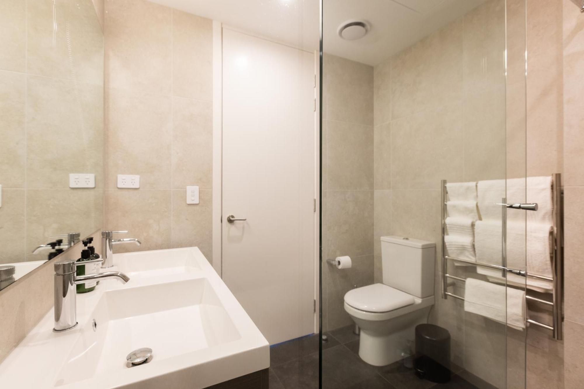 Luxury 2 Bedroom Cbd Apartment With Free Parking ไครสต์เชิร์ช ภายนอก รูปภาพ